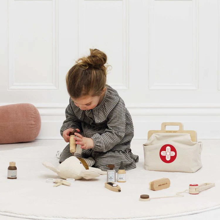 10 Piece Animal Vet Pretend Play Set - Image 2