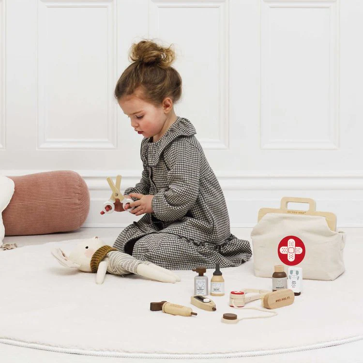 10 Piece Animal Vet Pretend Play Set - Image 3