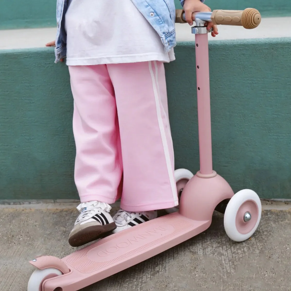Banwood Eco Scooter - Dusty Rose - Image 3