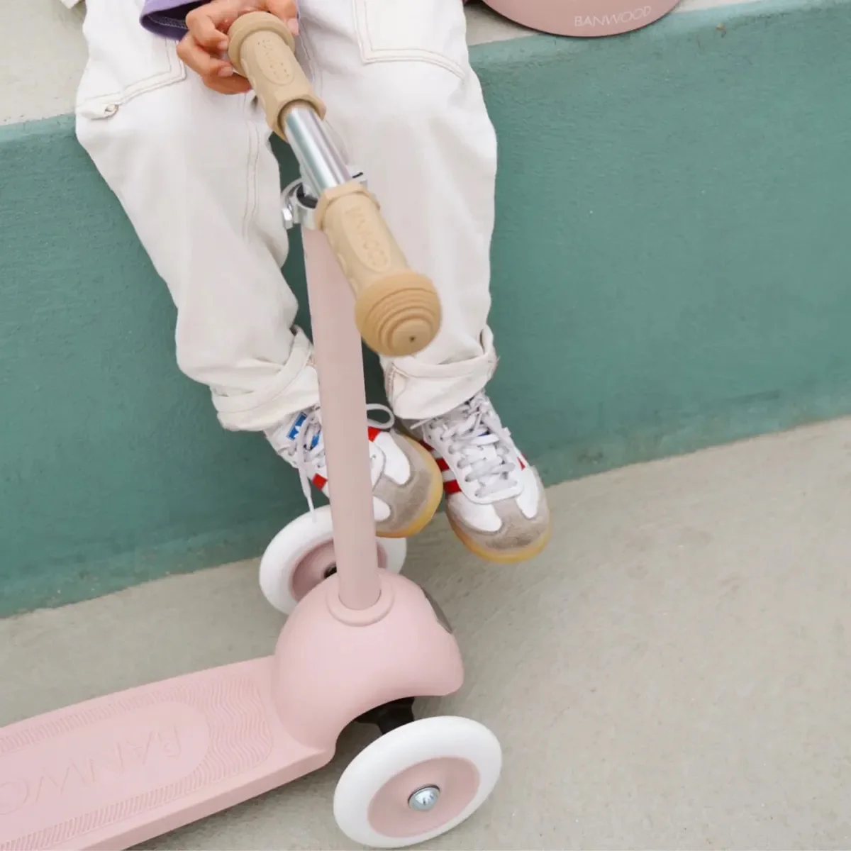 Banwood Eco Scooter - Faded Pink - Image 3