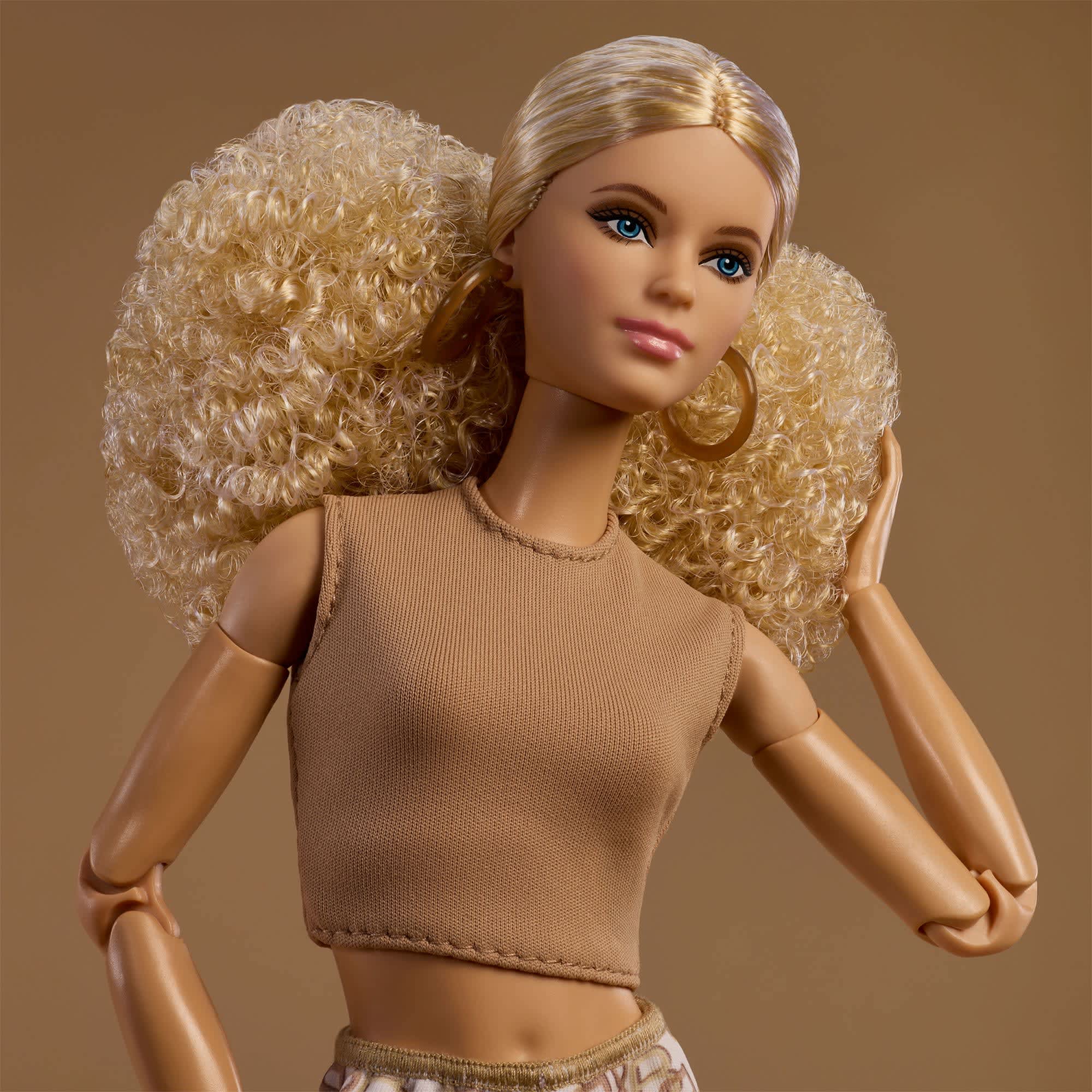 Barbie Basics 2026 Neutrals Series, Model 07 - Image 2