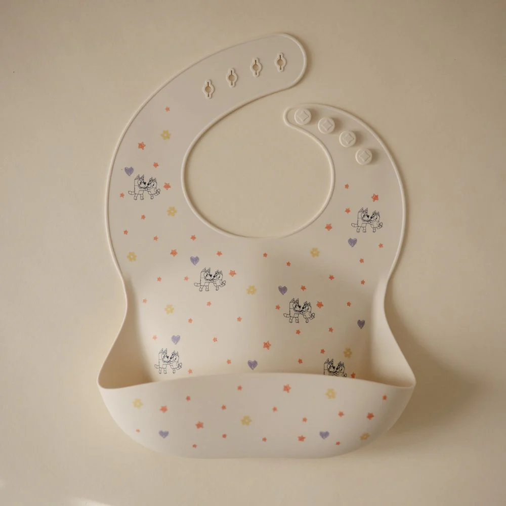 Bluey x Mushie Silicone Baby Bib - Image 2