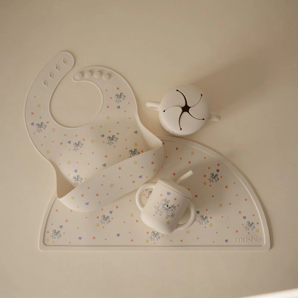 Bluey x Mushie Silicone Baby Bib - Image 3
