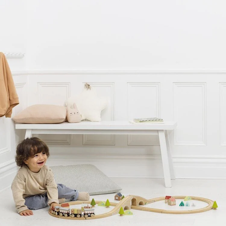 Figure 8 Wooden Train Set - 40 Pieces - Image 4