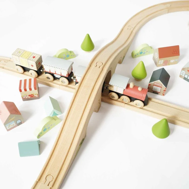 Figure 8 Wooden Train Set - 40 Pieces - Image 5