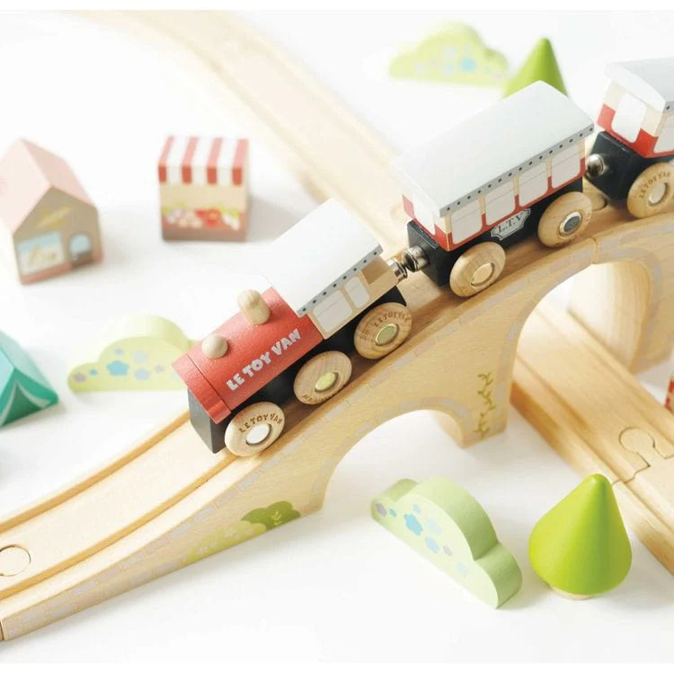 Figure 8 Wooden Train Set - 40 Pieces - Image 6