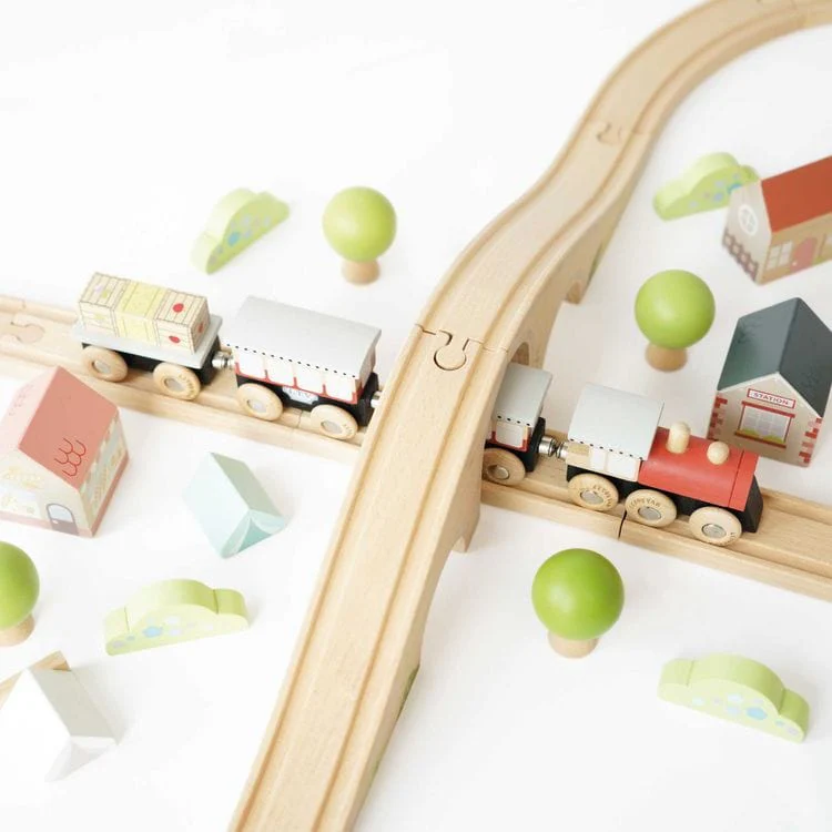 Figure 8 Wooden Train Set - 40 Pieces - Image 7