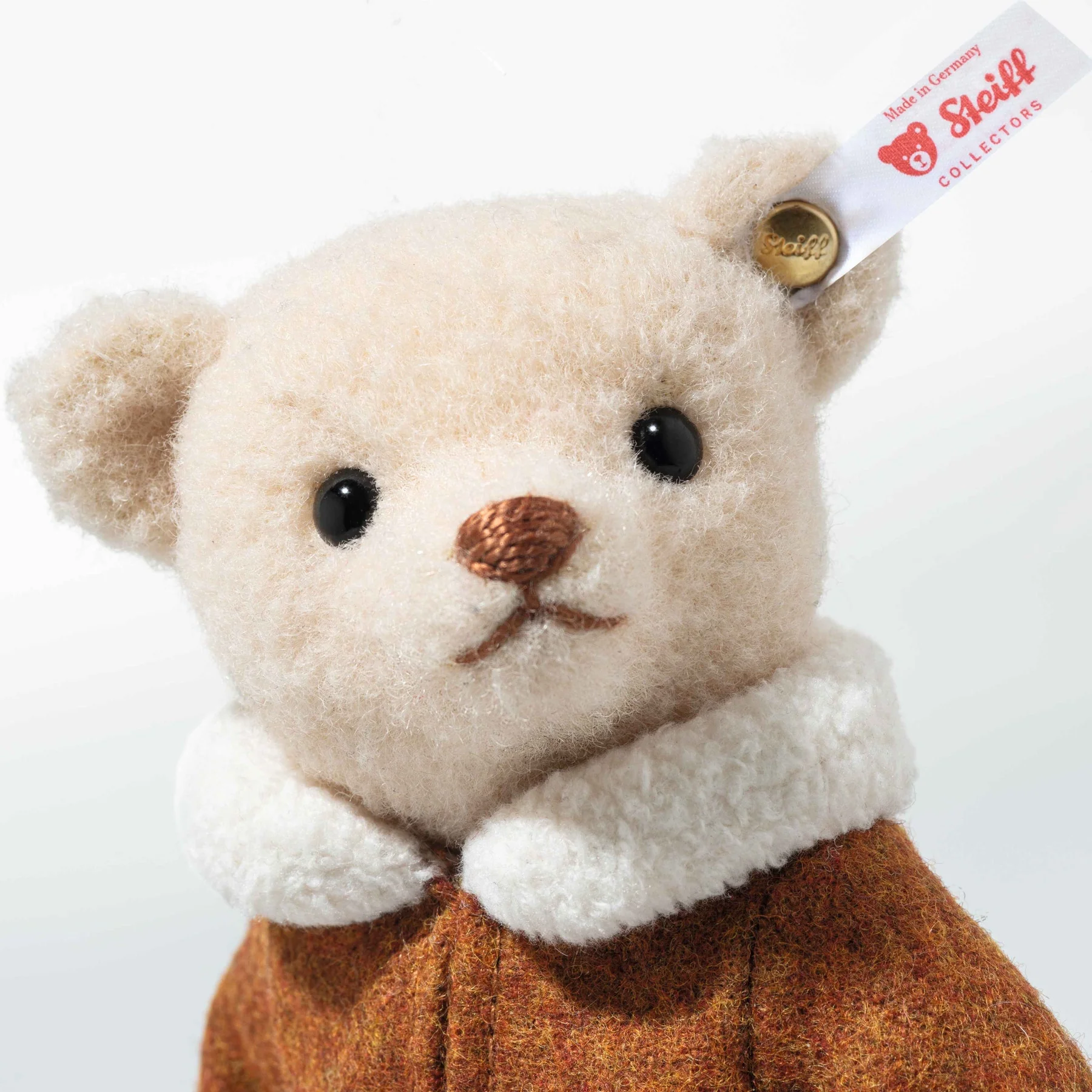 Limited Edition Mama Teddy Bear and Cub Plush on the Holly Express - Image 2