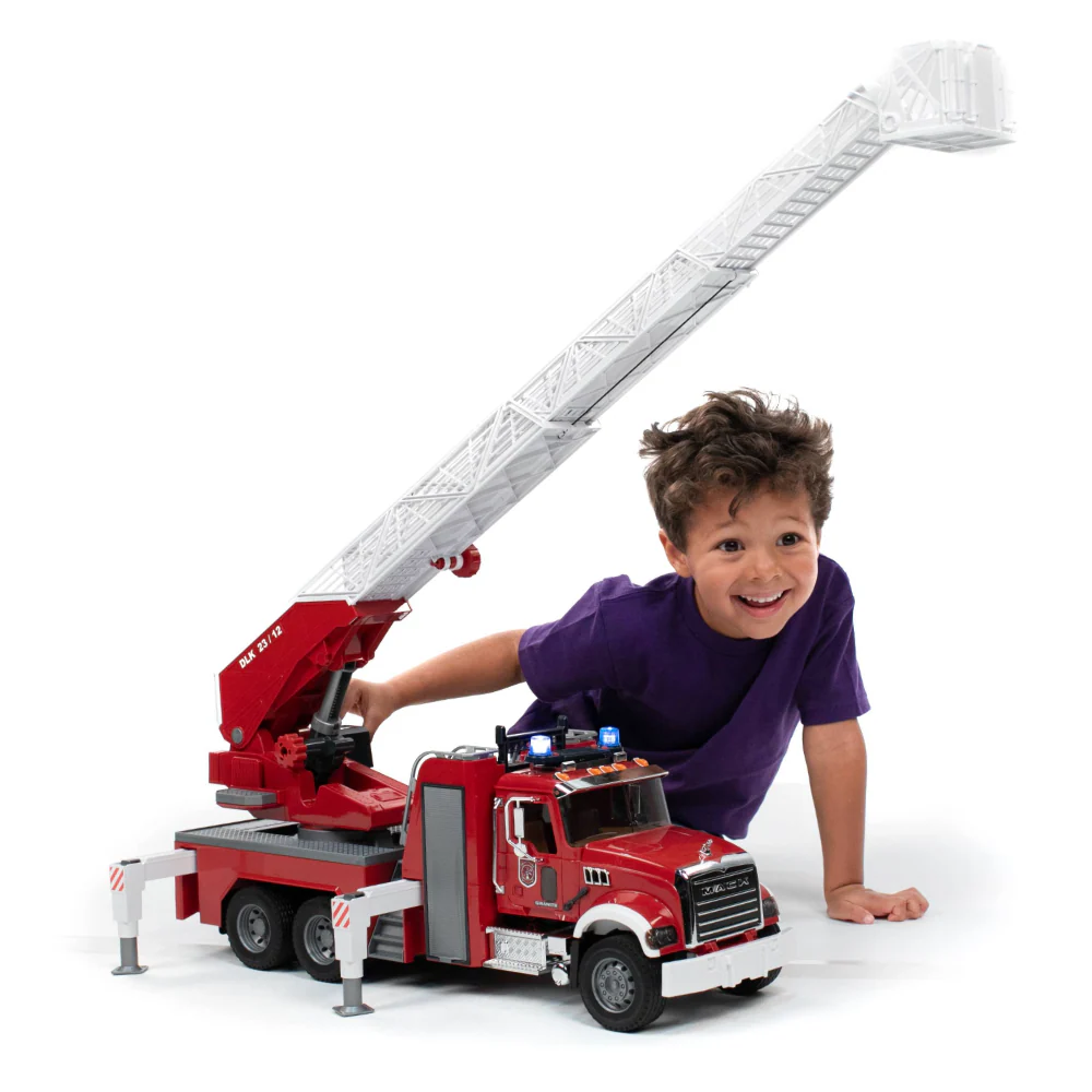 MACK Granite Fire Engine with Water Pump and Light & Sound - Image 2