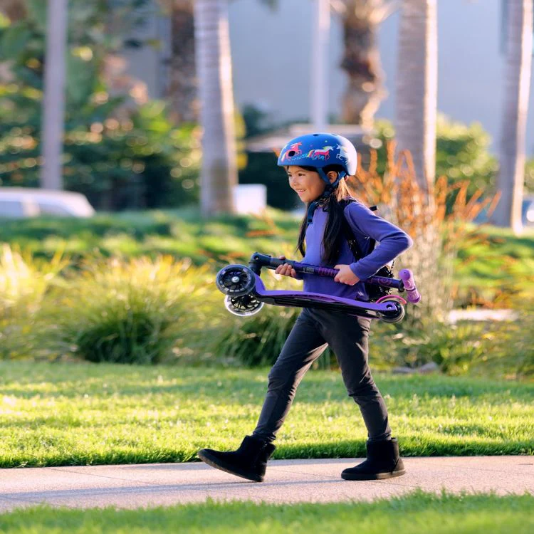 Micro Maxi Foldable LED Scooter -  Purple - Image 3
