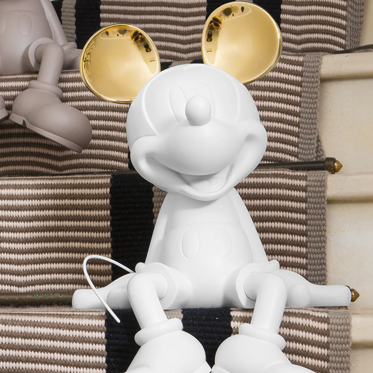 Mickey Mouse Take 2 White & Gold Figure - 19" - Image 2