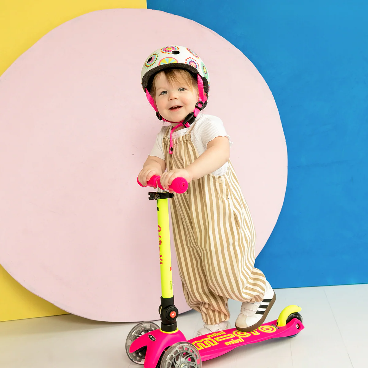 Mini Deluxe Foldable LED Scooter - Neon Flamingo Pink/Yellow - Image 2