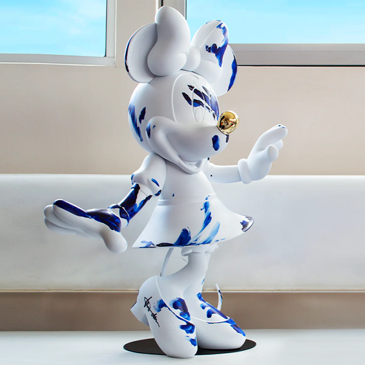 Minnie Mouse Figure White & Blue Limited Edition - 24.4" - Image 2