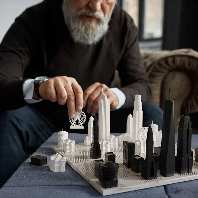 New York Versus Los Angeles Acrylic Chess Set with Black and White Wood Hatch Board - Image 5