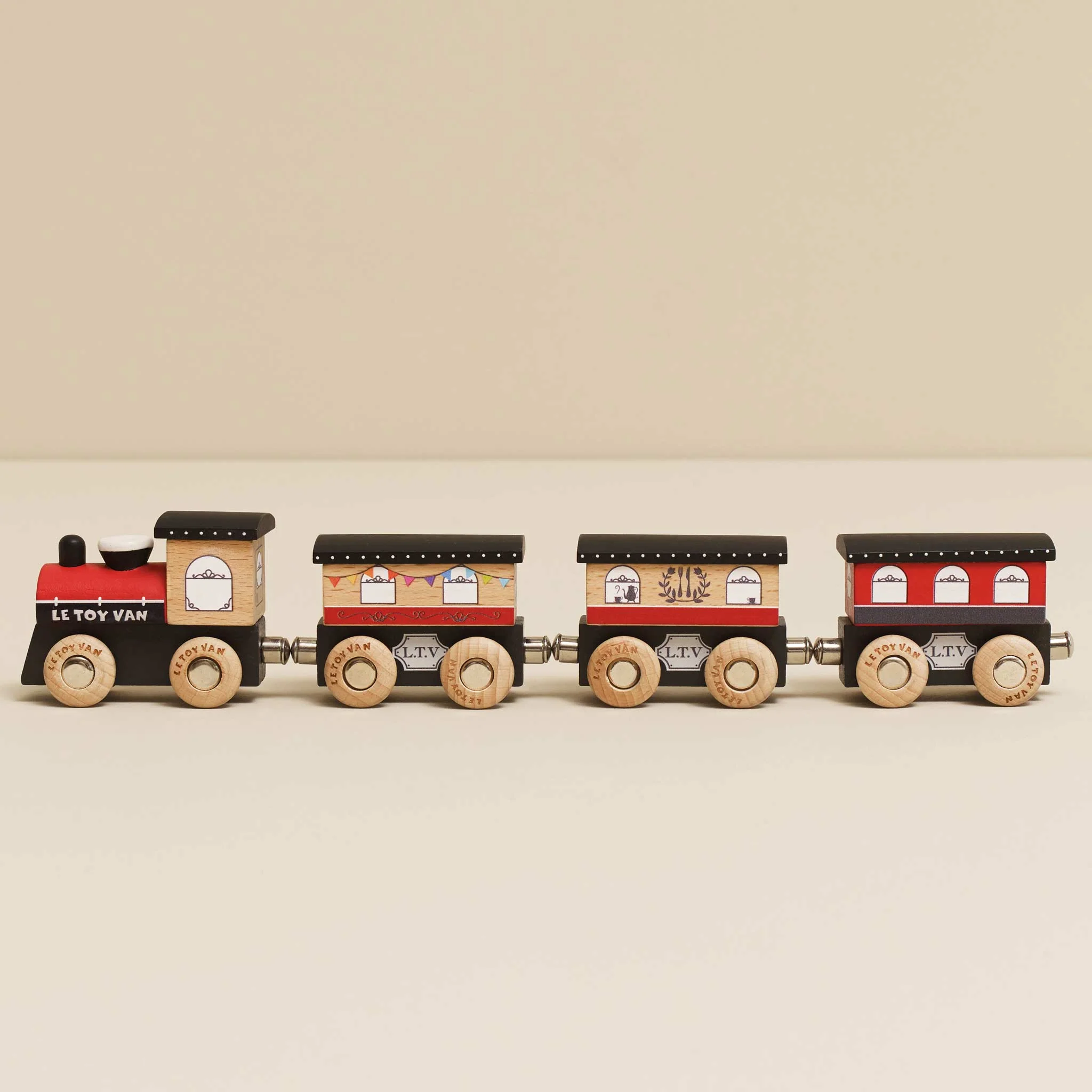 Royal Express Train & Carriages - Image 5