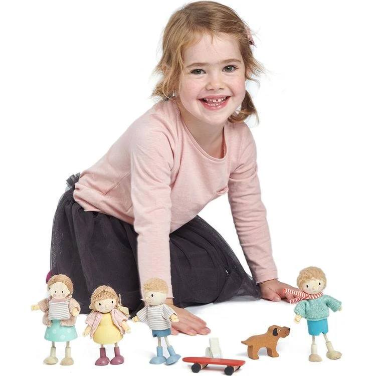 The Goodwood Family Wooden Dolls - Image 3