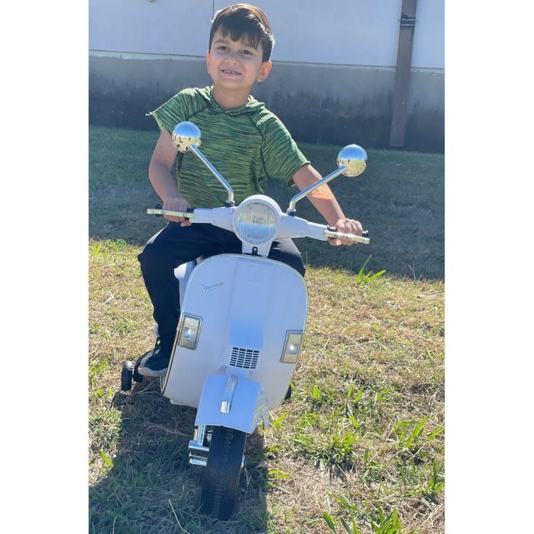 Vespa Scooter 12V White - Image 2