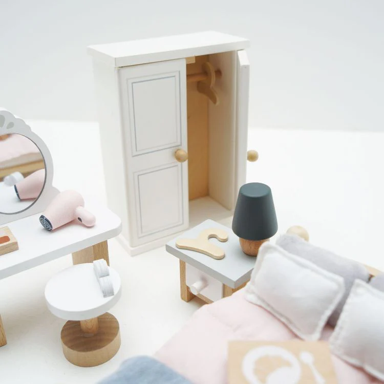 Wooden Dollhouse Bedroom Furniture Set - 19 Pieces - Image 6