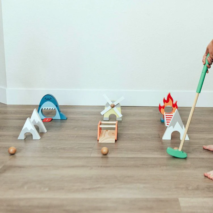 Wooden Putt Putt Golf Set - Image 3
