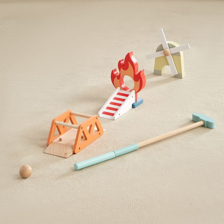 Wooden Putt Putt Golf Set - Image 9